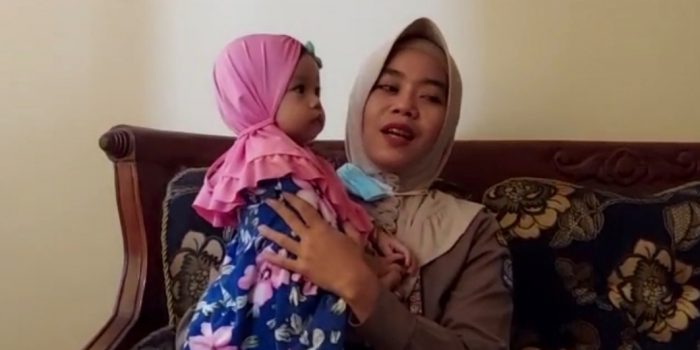 Ibu ini Gendong Bayinya untuk Ikut Tes Perpanjangan Kontrak di Satpol PP Bulukumba