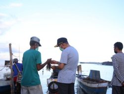 Berbincang dengan Petani dan Nelayan, Menko PMK Dorong Pemberdayaan Rumput Laut di Bulukumba