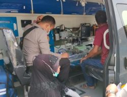 Maksimalkan Layanan, Dokkes Polres Bulukumba Gunakan Mobil Ambulance untuk Vaksinasi