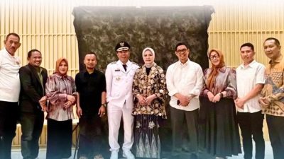 Foto bersama Bupati dan Wakil Bupati dengan Pejabat yang mendampingi saat pelantikan (Instagram Pemkab Bulukumba).