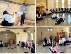 Visi Unggul dan Religius, Mahasiswa Stikes Panrita Husada Rutin Belajar Praktik Ibadah